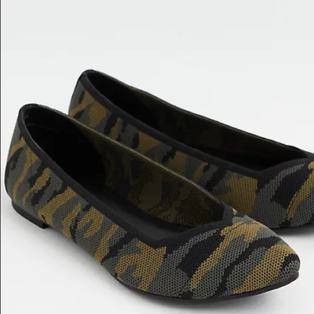 NEW Torrid Stretch Knit Camo Print Pointed Toe Flats Size 9W